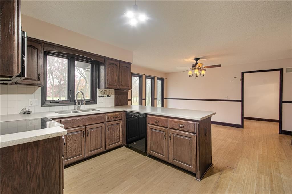 2824 Sunburst Drive — photo 6