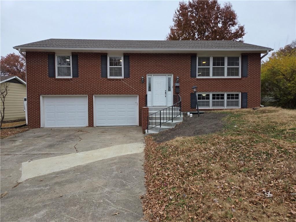 313 Goodrich Drive — photo 2