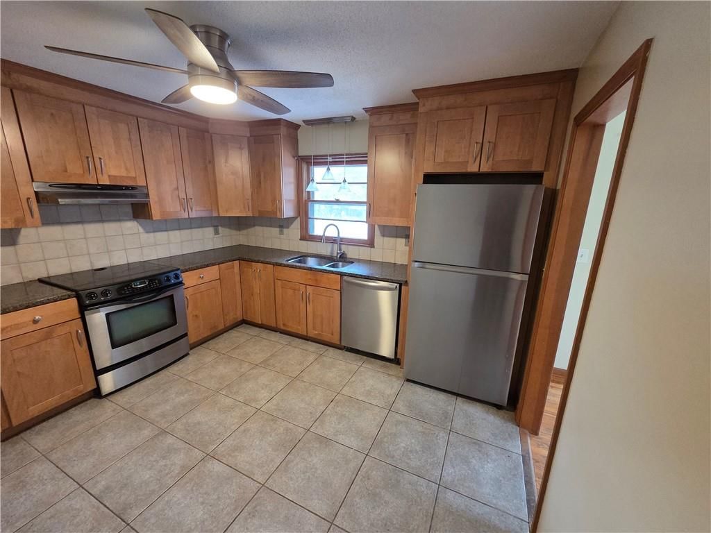 313 Goodrich Drive — photo 9