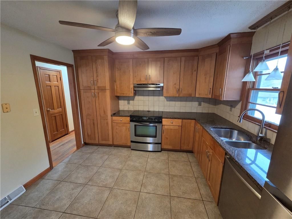 313 Goodrich Drive — photo 10