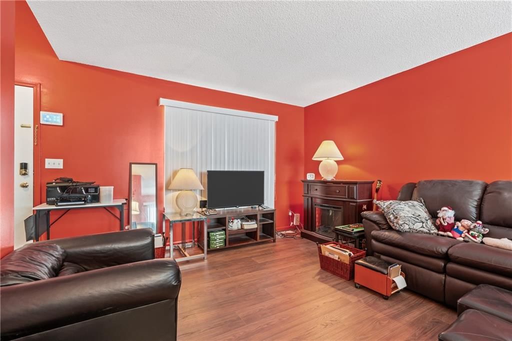2515 E 10th Street — photo 10