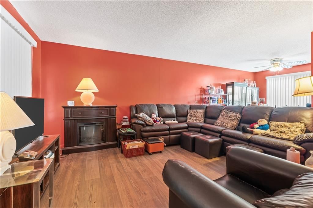 2515 E 10th Street — photo 13
