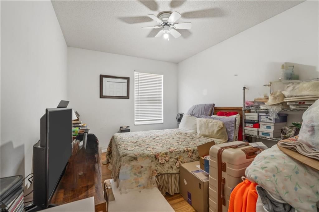 2515 E 10th Street — photo 26
