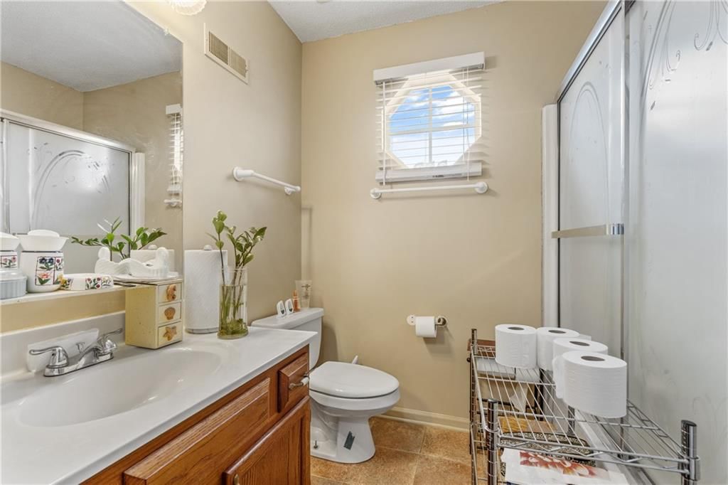 2515 E 10th Street — photo 27