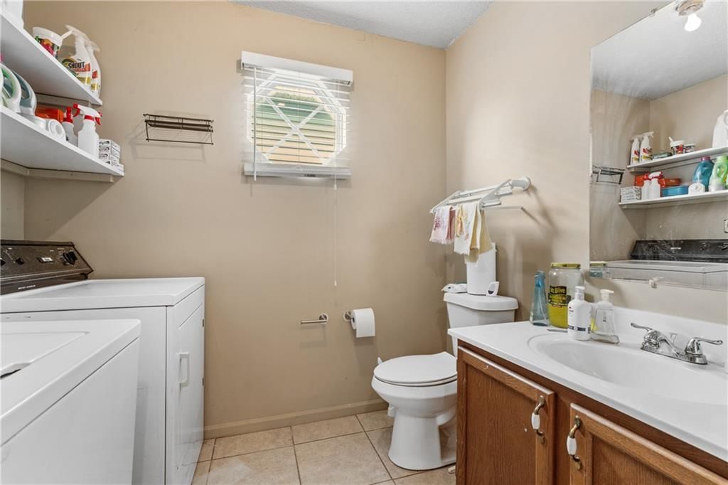 2515 E 10th Street — photo 31