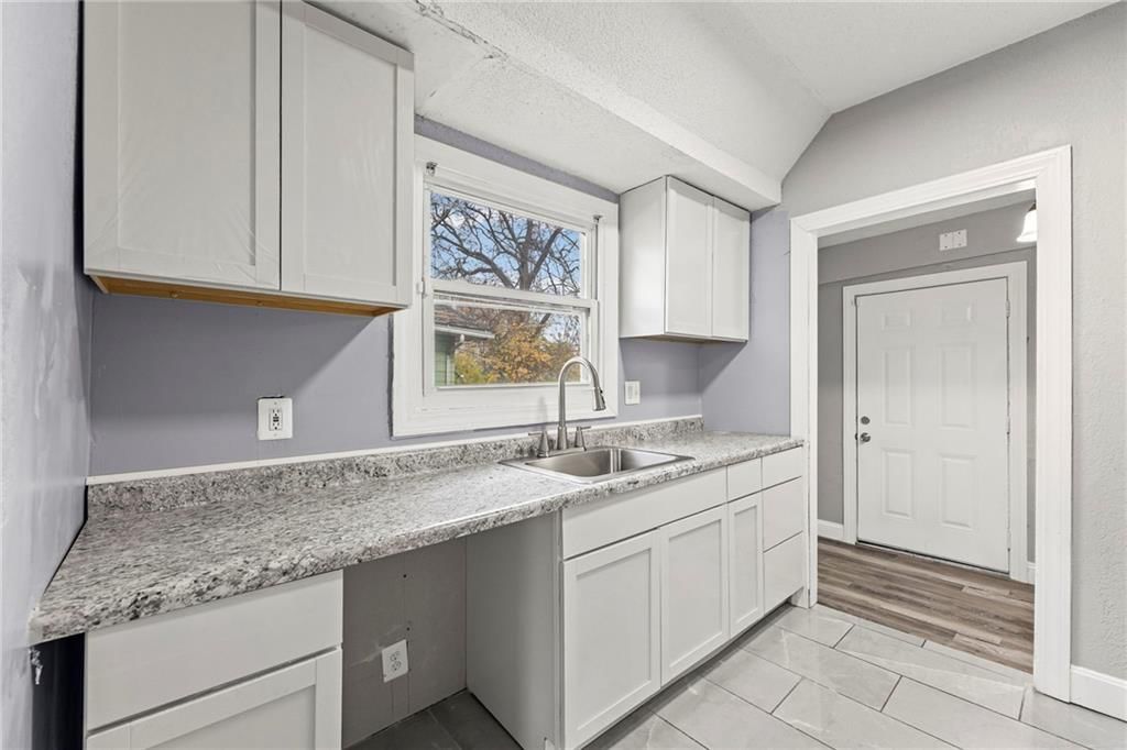3509 Brooklyn Avenue — photo 11