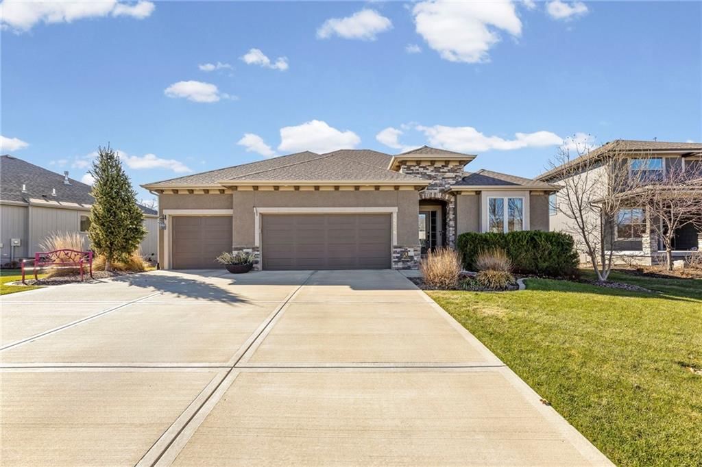 16576 S Summertree Lane, Olathe, KS