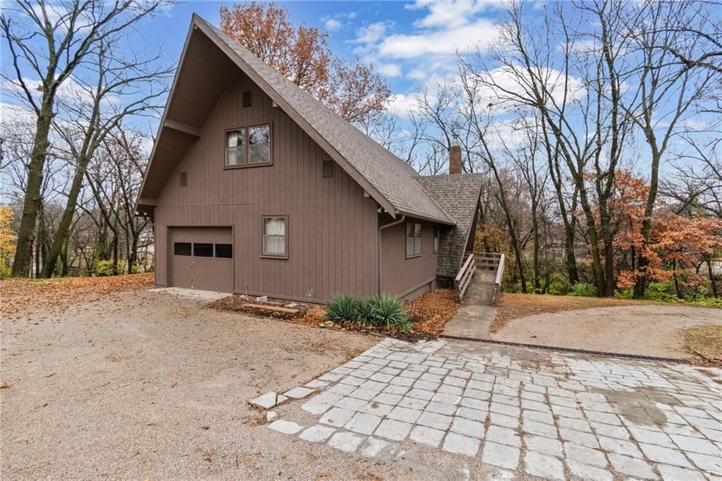 111 W Oak Street — photo 4
