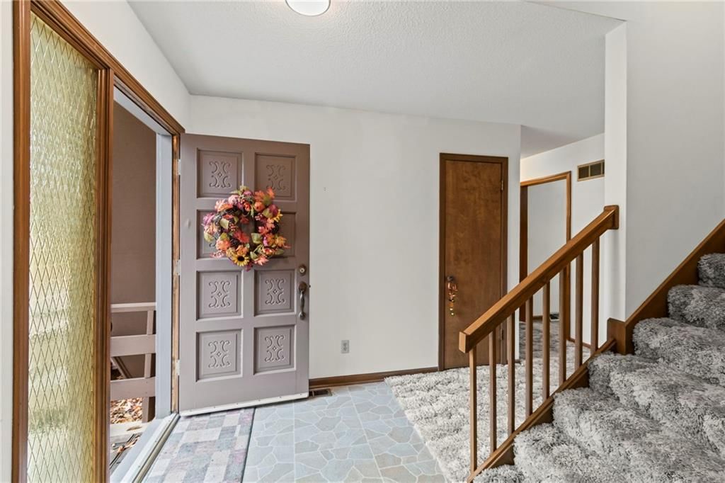 111 W Oak Street — photo 11