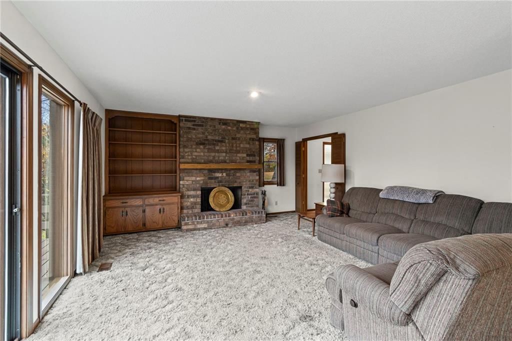 111 W Oak Street — photo 12