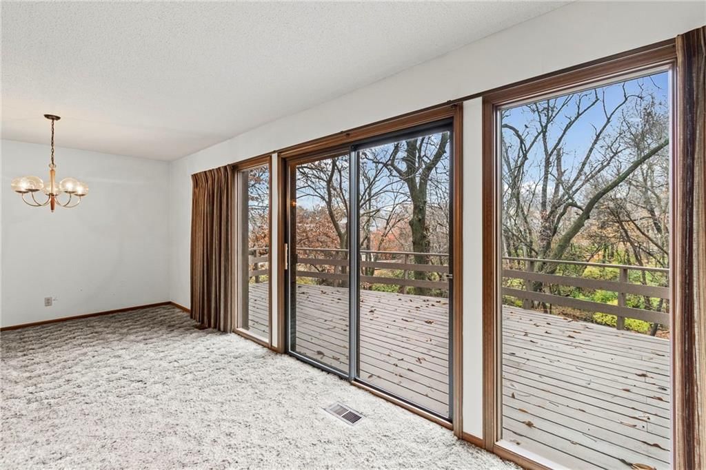 111 W Oak Street — photo 13