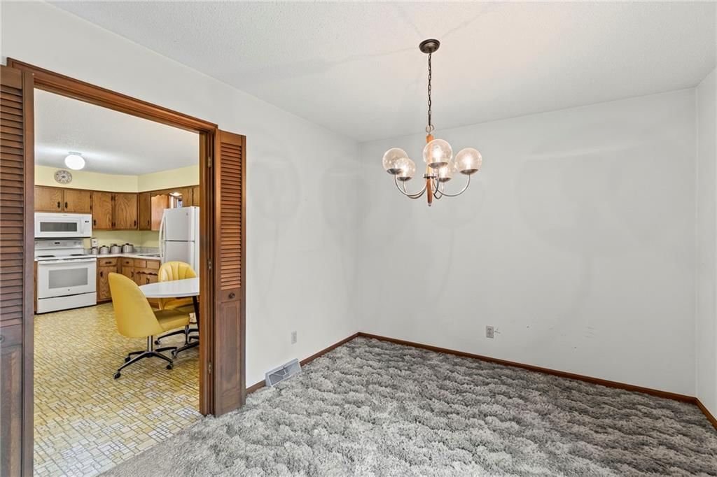 111 W Oak Street — photo 14