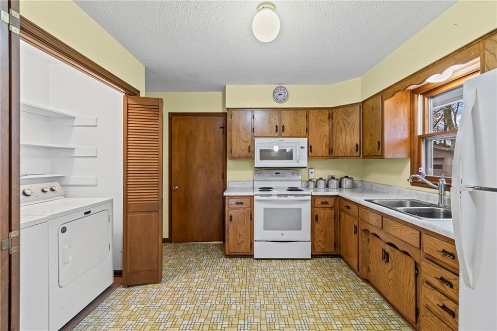 111 W Oak Street — photo 15