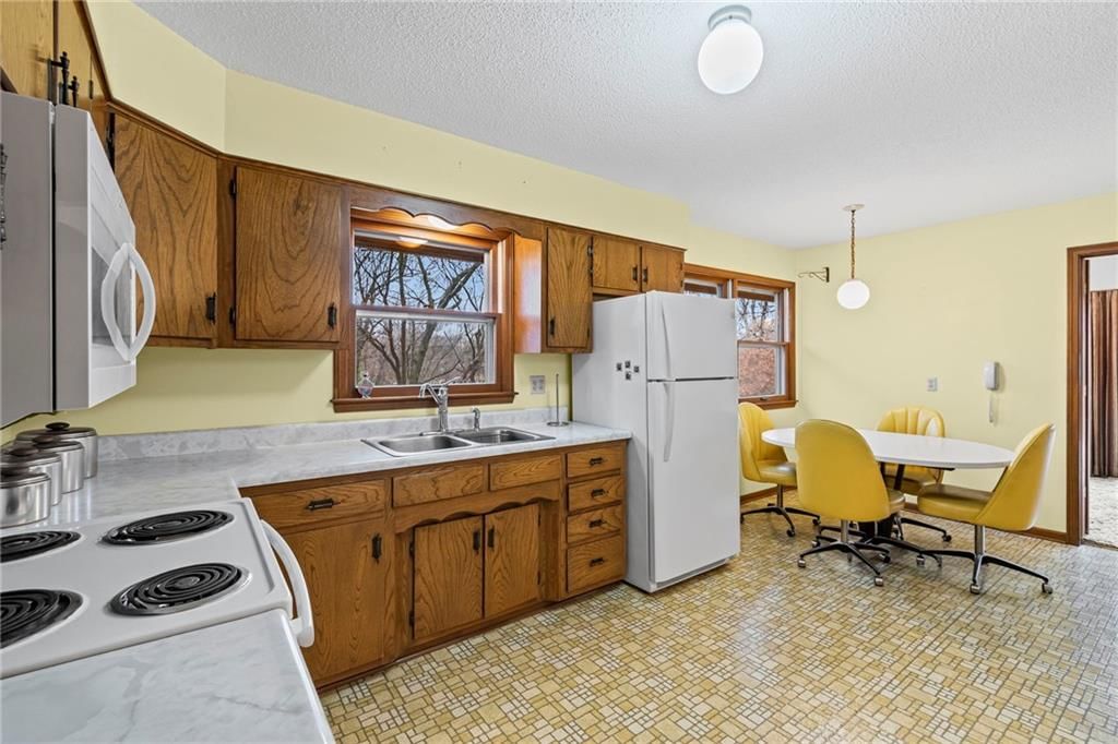 111 W Oak Street — photo 16