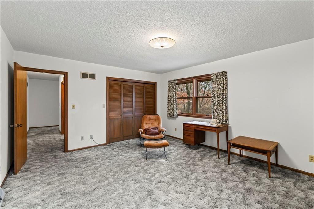 111 W Oak Street — photo 17