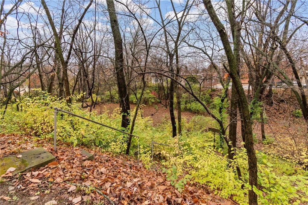 111 W Oak Street — photo 28