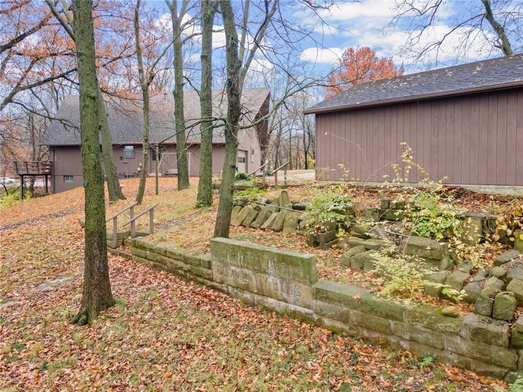 111 W Oak Street — photo 32