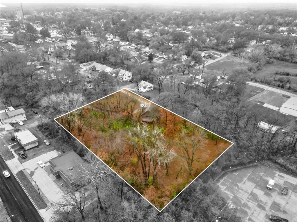 111 W Oak Street — photo 36