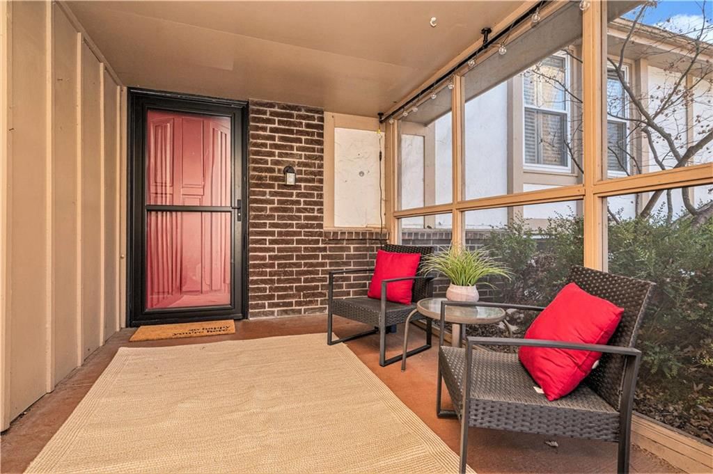 1121 NE Oak Tree Drive — photo 4