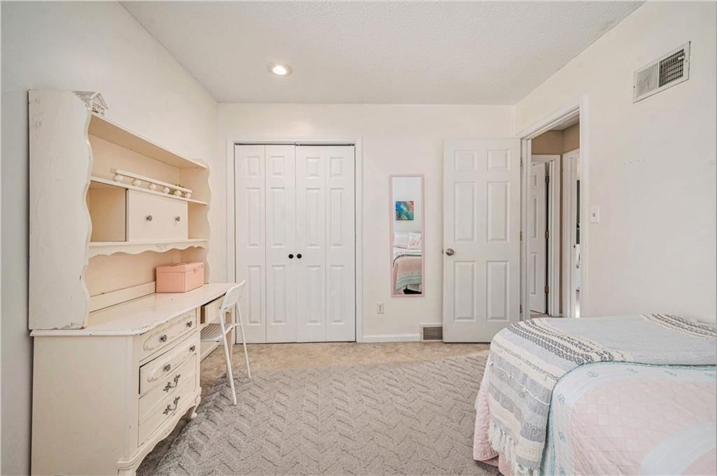 1121 NE Oak Tree Drive — photo 20
