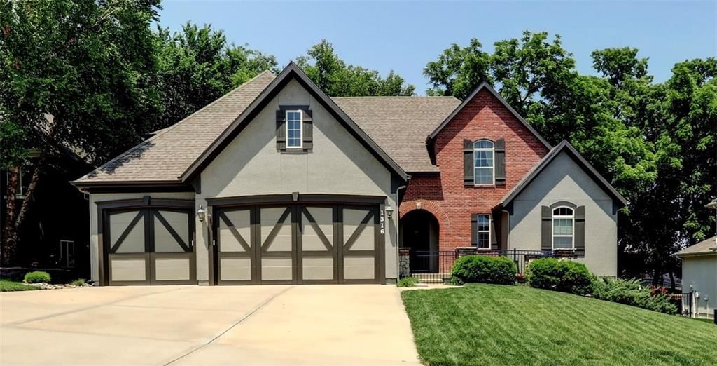 1316 NE Kenwood Drive, Lee's Summit, MO