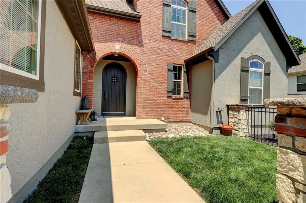 1316 NE Kenwood Drive — photo 4