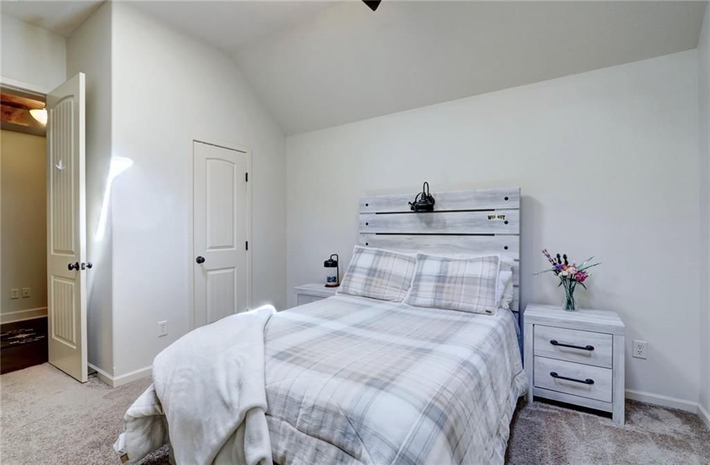 1316 NE Kenwood Drive — photo 44