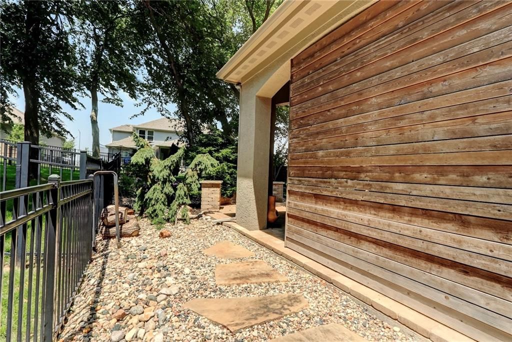 1316 NE Kenwood Drive — photo 85