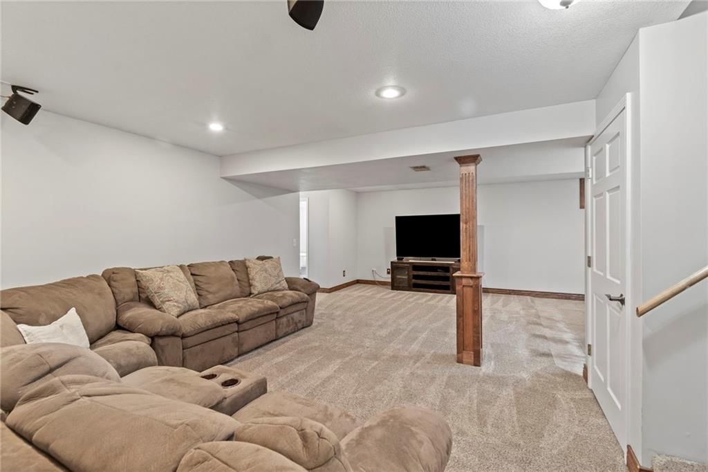 7230 N Smalley Avenue — photo 26