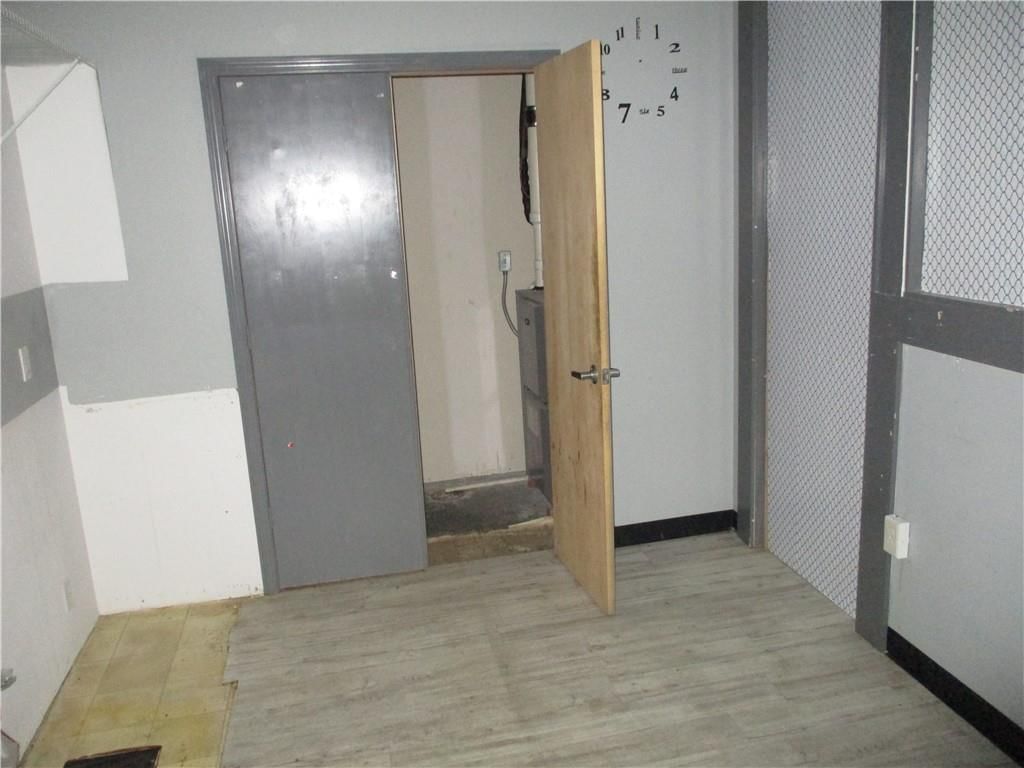1250 Commercial N/A — photo 14