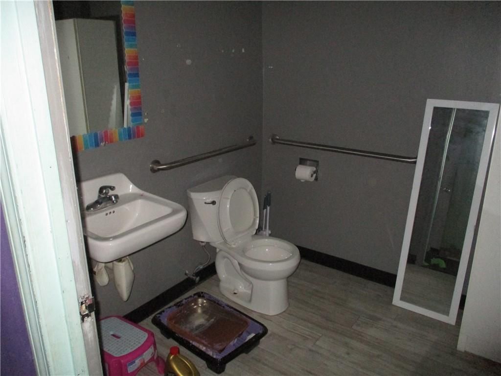 1250 Commercial N/A — photo 24
