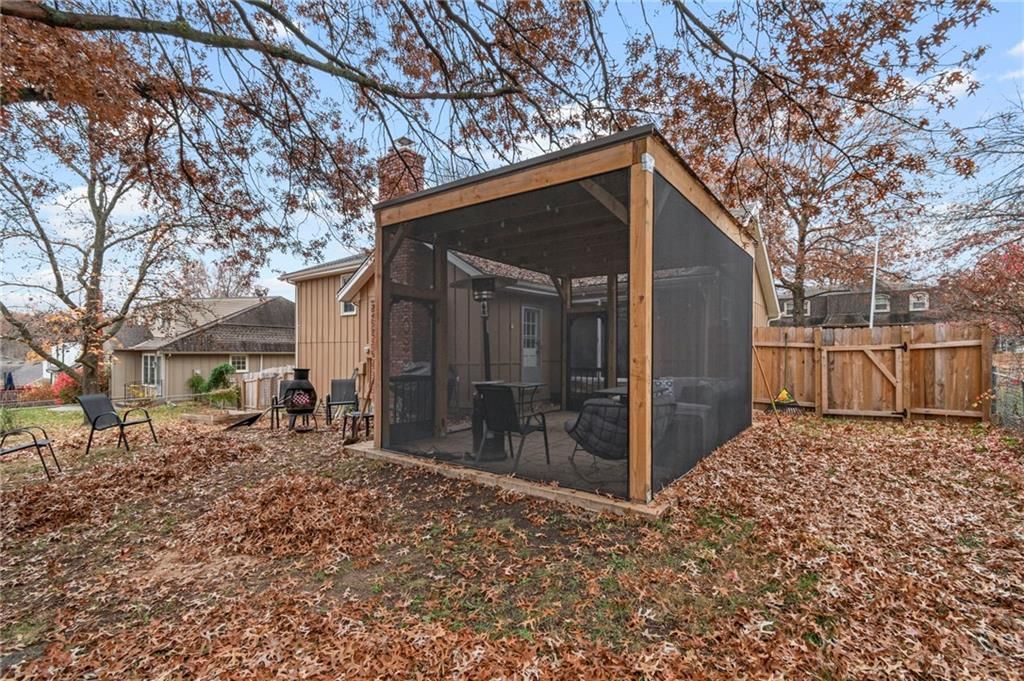 11623 Locust Street — photo 23