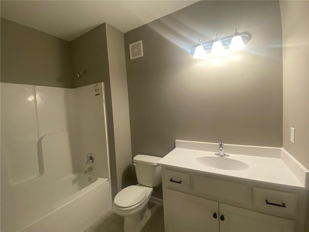11805 N Wheeling Avenue — photo 27