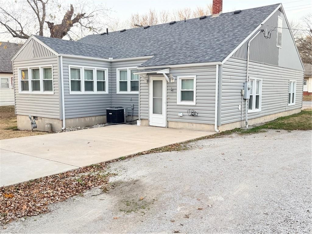 209 W Fort Scott Street — photo 2