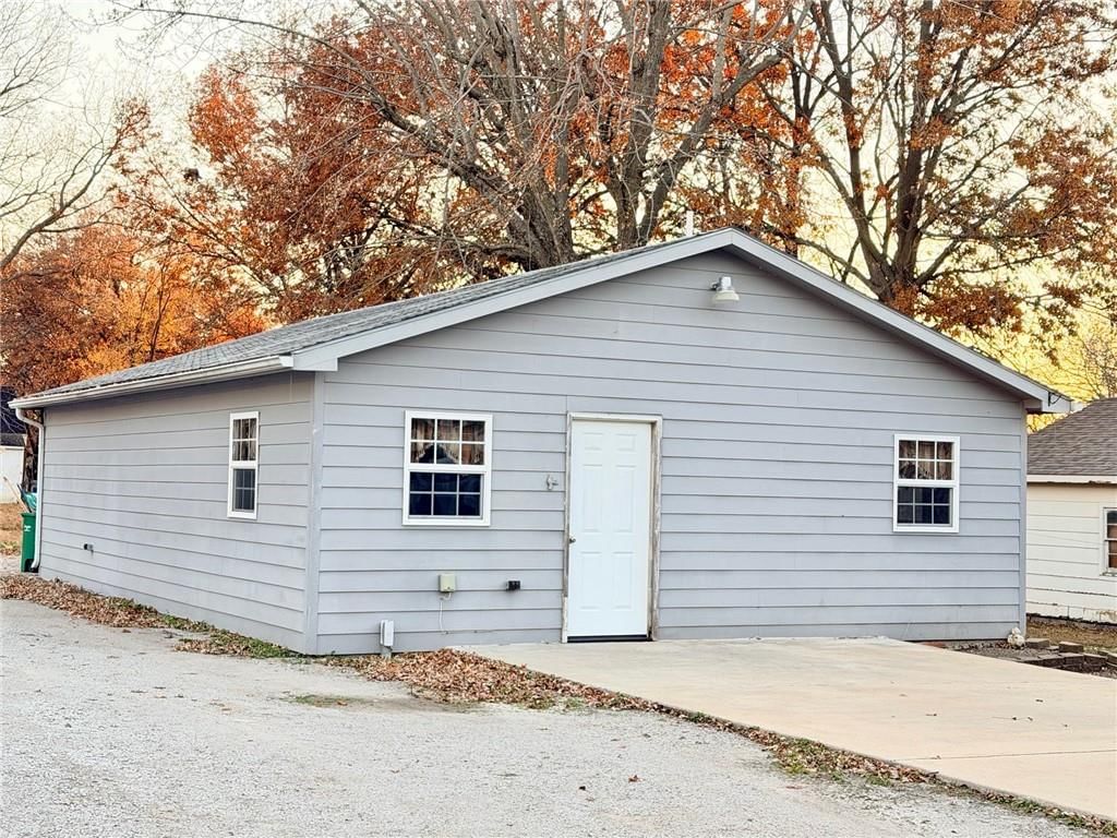 209 W Fort Scott Street — photo 17