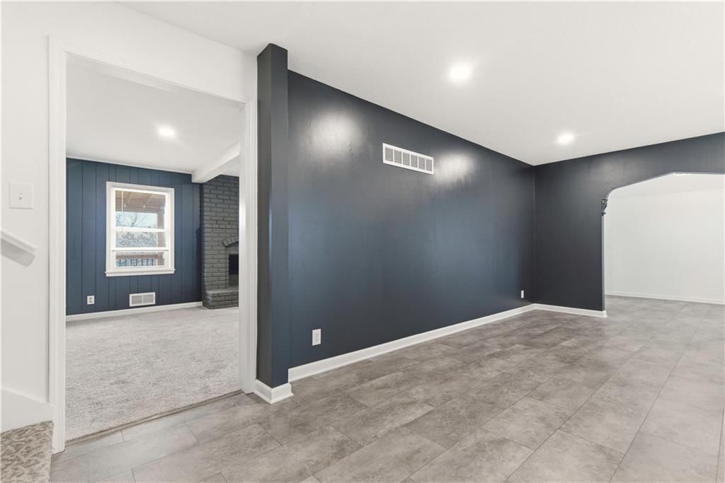 9317 W 82nd Street — photo 4