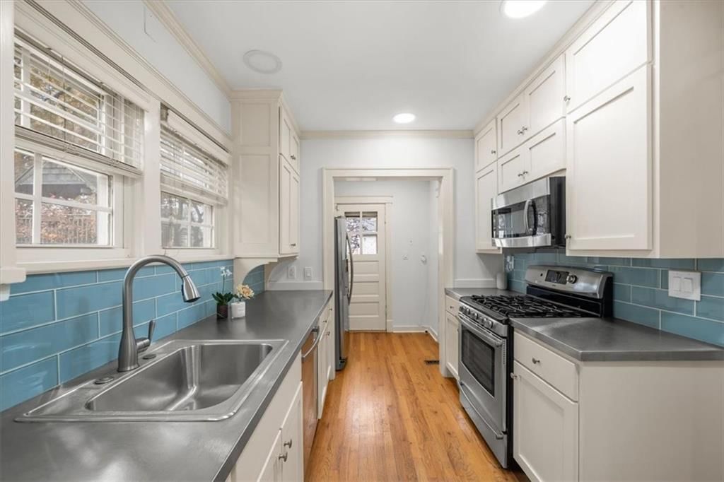 222 W 70 Street — photo 11