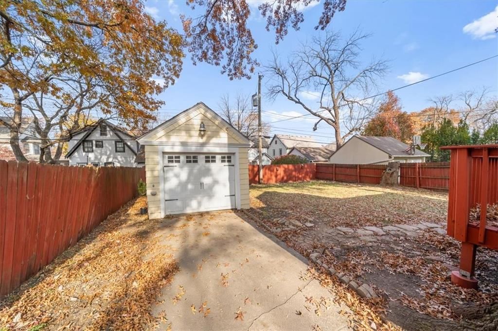 222 W 70 Street — photo 27