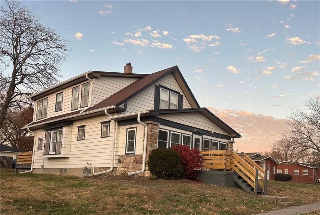 211 E 5th Street, Lawson, MO