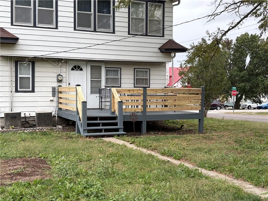 211 E 5th Street — photo 3