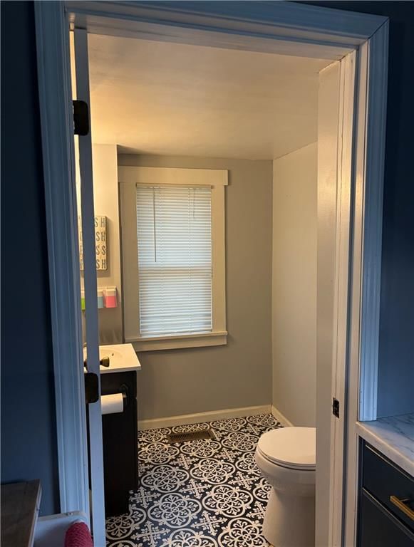 211 E 5th Street — photo 11