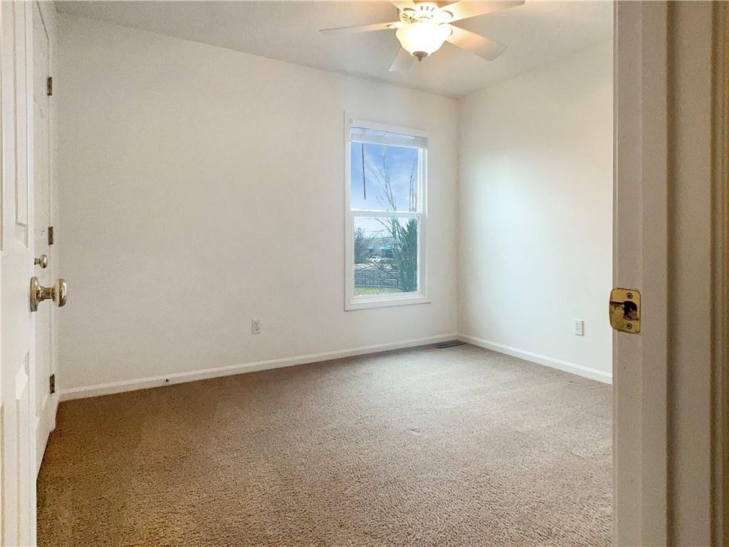 18860 W 159th Terrace — photo 9