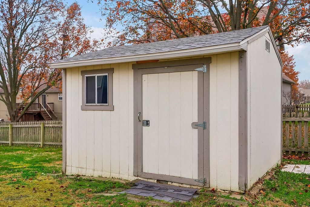 811 Stratford Drive — photo 31