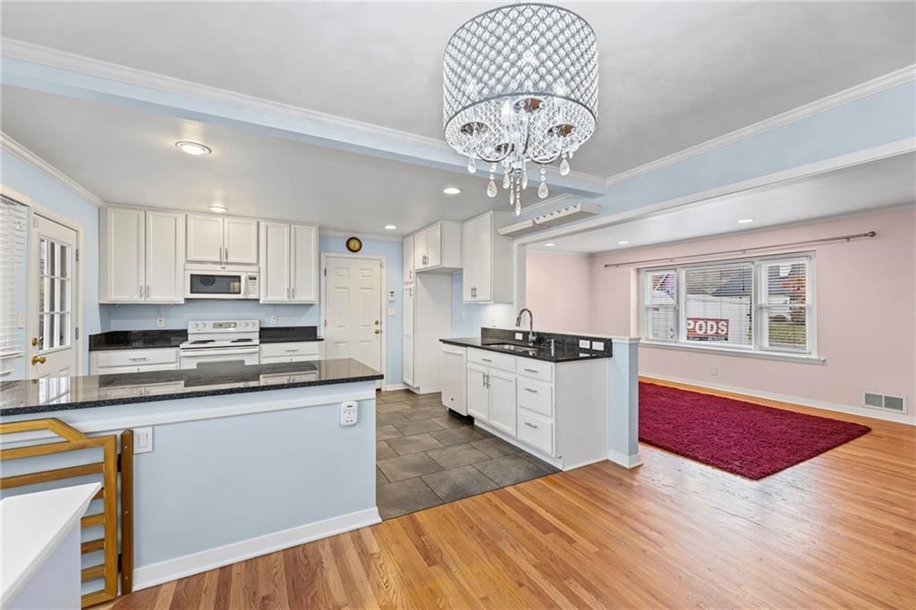 8428 Beverly Drive — photo 9
