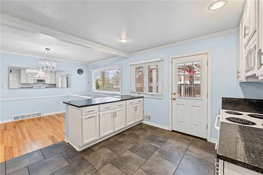 8428 Beverly Drive — photo 11