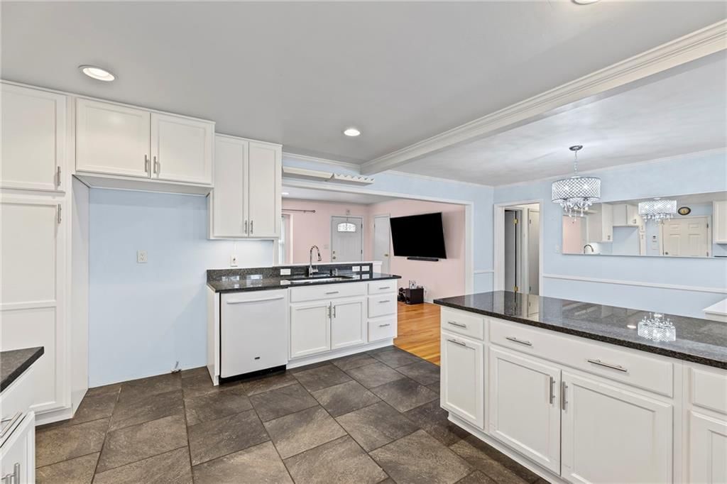 8428 Beverly Drive — photo 12