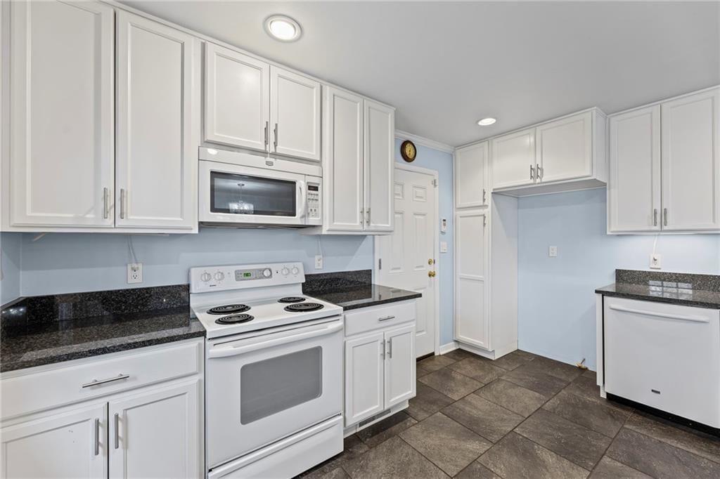 8428 Beverly Drive — photo 13