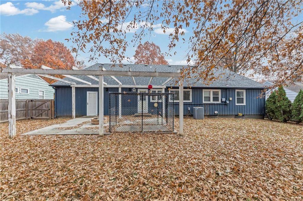 8428 Beverly Drive — photo 32