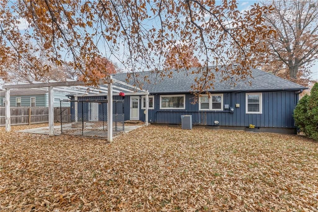 8428 Beverly Drive — photo 34