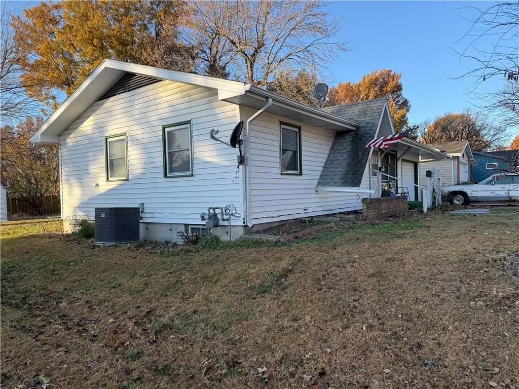 411 Navajo Avenue — photo 2